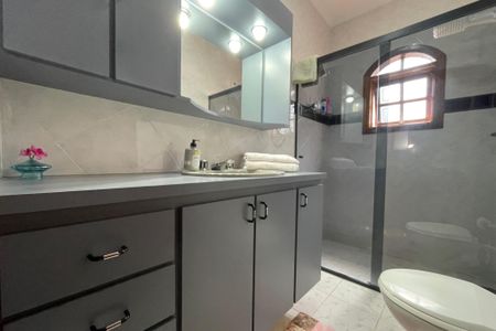 Casa à venda com 220m², 3 quartos e 2 vagas