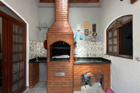 Casa à venda com 220m², 3 quartos e 2 vagas