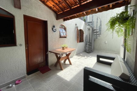 Casa à venda com 220m², 3 quartos e 2 vagas