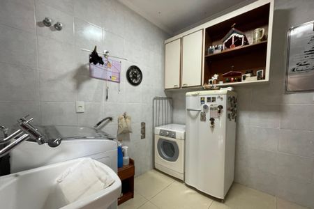 Casa à venda com 220m², 3 quartos e 2 vagas