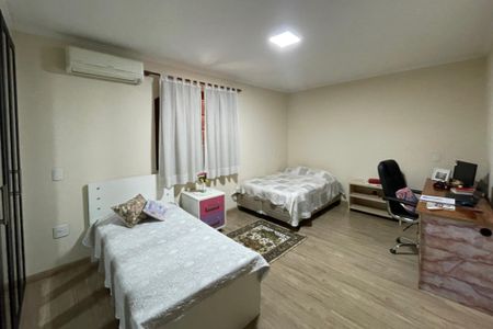 Casa à venda com 220m², 3 quartos e 2 vagas