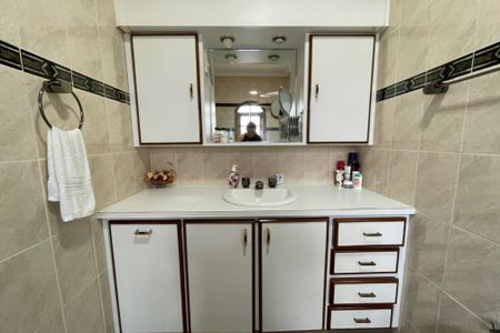 Casa à venda com 220m², 3 quartos e 2 vagas