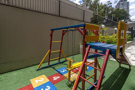 Apartamento para alugar com 65m², 2 quartos e 1 vagaplay ground_4