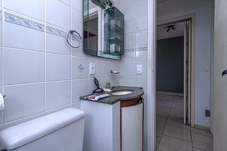 Apartamento para alugar com 65m², 2 quartos e 1 vagabanheiro social_3