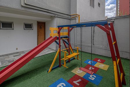 Apartamento para alugar com 65m², 2 quartos e 1 vagaplay ground_2