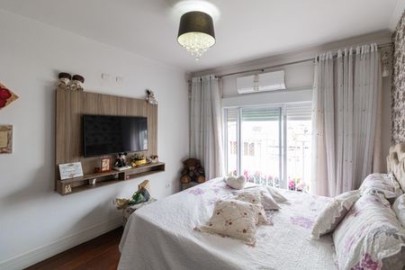 Casa à venda com 210m², 3 quartos e 4 vagas Casa à venda com 210m², 3 quartos e 4 vagasSuíte