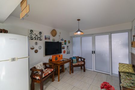 Casa à venda com 210m², 3 quartos e 4 vagas Casa à venda com 210m², 3 quartos e 4 vagasÁrea Gourmet e Churrasqueira