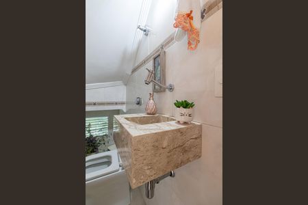 Casa à venda com 210m², 3 quartos e 4 vagas Casa à venda com 210m², 3 quartos e 4 vagasLavabo