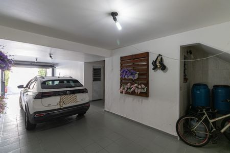 Casa à venda com 210m², 3 quartos e 4 vagas Casa à venda com 210m², 3 quartos e 4 vagasGaragem