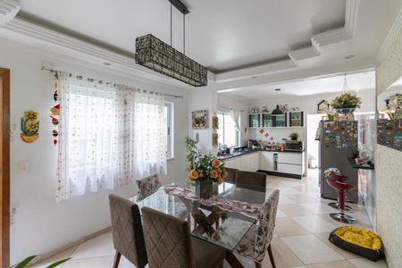 Casa à venda com 210m², 3 quartos e 4 vagas Casa à venda com 210m², 3 quartos e 4 vagasCozinha e Sala de Jantar