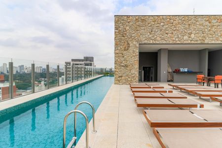 Studio à venda com 22m², 1 quarto e sem vaga Studio à venda com 22m², 1 quarto e sem vagaÁrea Comum - Piscina