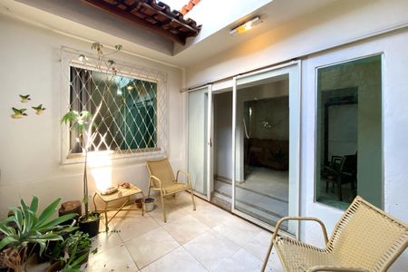 Casa à venda com 385m², 6 quartos e 4 vagasJardim de inverno