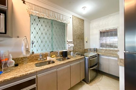 Casa à venda com 385m², 6 quartos e 4 vagasCozinha