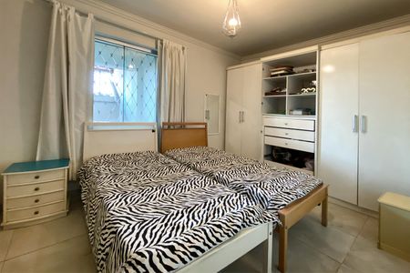 Casa à venda com 385m², 6 quartos e 4 vagasQuarto 2