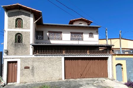 Casa à venda com 385m², 6 quartos e 4 vagasFachada