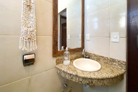 Casa à venda com 385m², 6 quartos e 4 vagasBanheiro externo