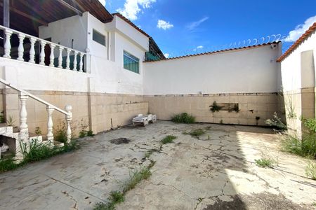 Casa à venda com 385m², 6 quartos e 4 vagasQuintal