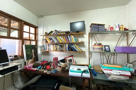 Casa à venda com 385m², 6 quartos e 4 vagasEscritório