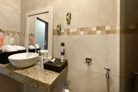 Casa à venda com 385m², 6 quartos e 4 vagasBanheiro 1