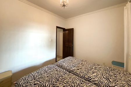 Casa à venda com 385m², 6 quartos e 4 vagasQuarto 2