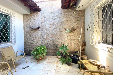 Casa à venda com 385m², 6 quartos e 4 vagasJardim de inverno