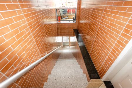 Casa para alugar com 240m², 3 quartos e 2 vagasEscada