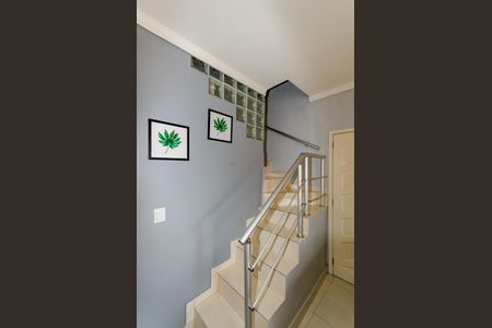 Casa para alugar com 240m², 3 quartos e 2 vagasEscada