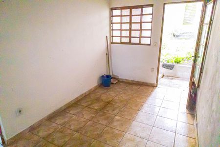 Sala de casa para alugar com 2 quartos, 250m² em Piratininga, Belo Horizonte