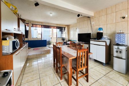 Casa à venda com 50m², 2 quartos e 2 vagasCozinha 