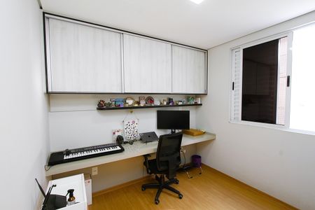 Apartamento à venda com 101m², 3 quartos e 2 vagasQuarto 3