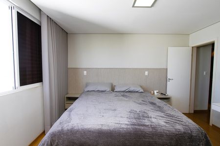 Apartamento à venda com 101m², 3 quartos e 2 vagasQuarto 2 - Suíte