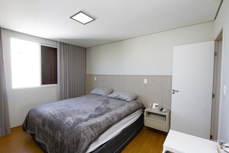 Apartamento à venda com 101m², 3 quartos e 2 vagasQuarto 2 - Suíte