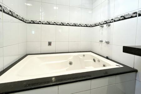 Apartamento à venda com 240m², 4 quartos e 3 vagasBanheiro da Suíte 2