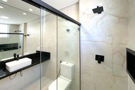 Apartamento à venda com 240m², 4 quartos e 3 vagasBanheiro da Suíte 1