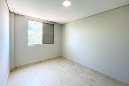 Apartamento à venda com 240m², 4 quartos e 3 vagasQuarto 2