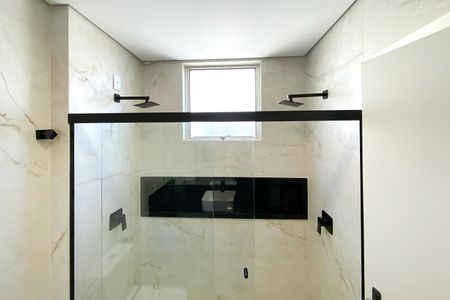 Apartamento à venda com 240m², 4 quartos e 3 vagasBanheiro da Suíte 1