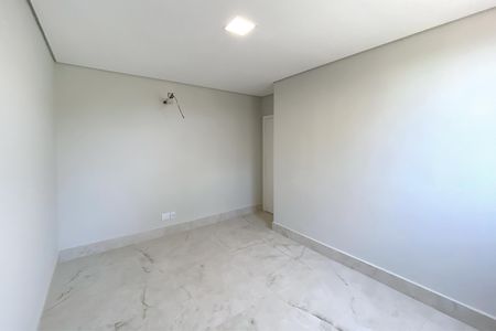 Apartamento à venda com 240m², 4 quartos e 3 vagasQuarto 2