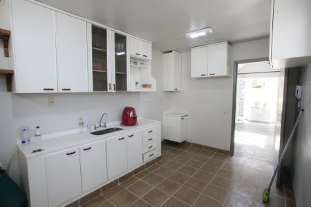 Casa à venda com 183m², 4 quartos e 2 vagasCozinha