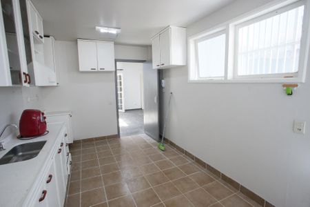 Casa à venda com 183m², 4 quartos e 2 vagasCozinha