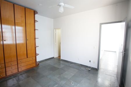 Casa à venda com 183m², 4 quartos e 2 vagasQuarto Suíte