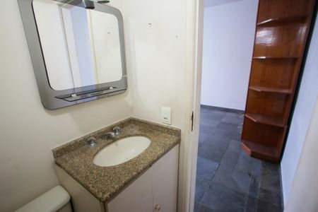 Casa à venda com 183m², 4 quartos e 2 vagasBanheiro da Suíte