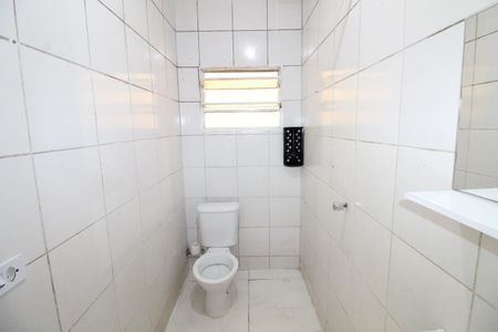 Banheiro de kitnet/studio para alugar com 1 quarto, 45m² em Residencial Gazzo, São José dos Campos