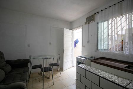 Sala/Cozinha de casa para alugar com 1 quarto, 35m² em Jardim Tres Irmaos, Taboão da Serra