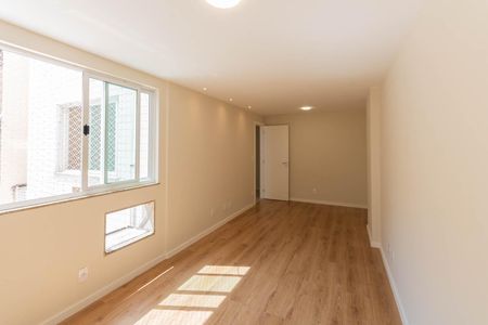 Apartamento à venda com 106m², 2 quartos e 1 vagaSuíte