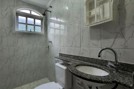 Casa de condomínio à venda com 216m², 4 quartos e 1 vaga Casa de condomínio à venda com 216m², 4 quartos e 1 vagaBanheiro Social 2