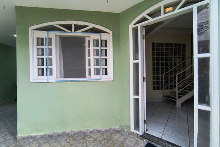 Casa de condomínio à venda com 216m², 4 quartos e 1 vaga Casa de condomínio à venda com 216m², 4 quartos e 1 vagaFachada