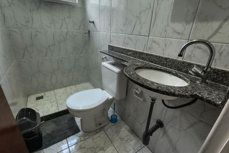 Casa de condomínio à venda com 216m², 4 quartos e 1 vaga Casa de condomínio à venda com 216m², 4 quartos e 1 vagaBanheiro Social 2