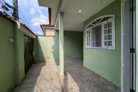 Casa de condomínio à venda com 216m², 4 quartos e 1 vaga Casa de condomínio à venda com 216m², 4 quartos e 1 vagaFachada