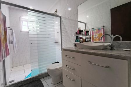 Casa de condomínio à venda com 216m², 4 quartos e 1 vaga Casa de condomínio à venda com 216m², 4 quartos e 1 vagaBanheiro da Suíte 1