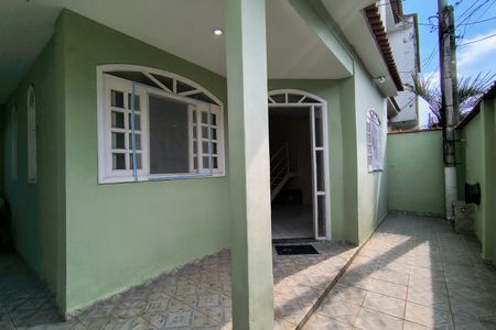 Casa de condomínio à venda com 216m², 4 quartos e 1 vaga Casa de condomínio à venda com 216m², 4 quartos e 1 vagaFachada